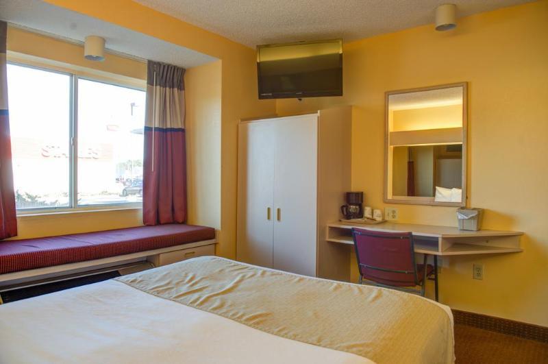Microtel Inn & Suites By Wyndham Tifton Exterior photo